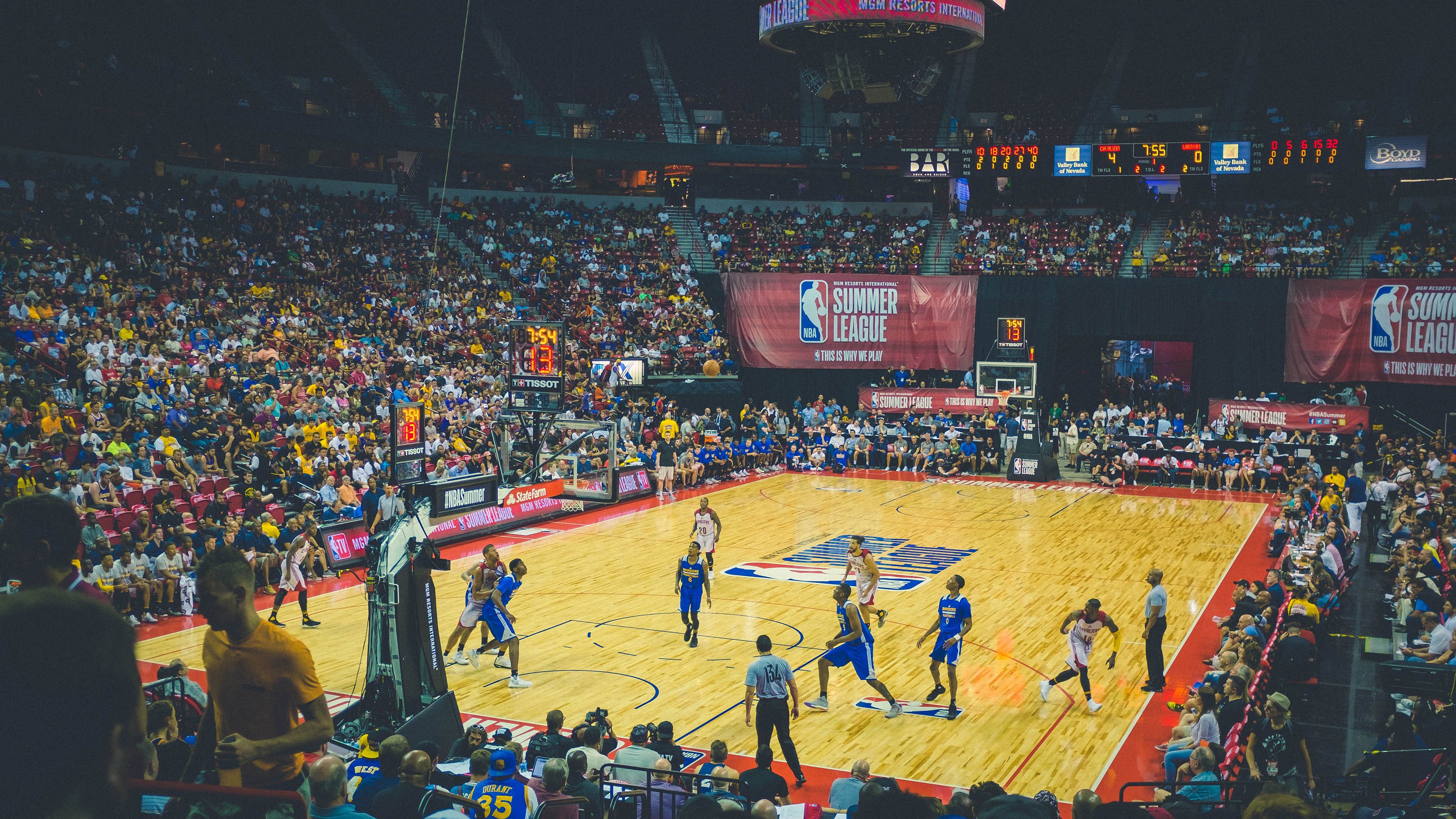 森林狼血拼雄鹿,莫兰特在英超争冠接管比赛,跨界竞技的狂想与现实