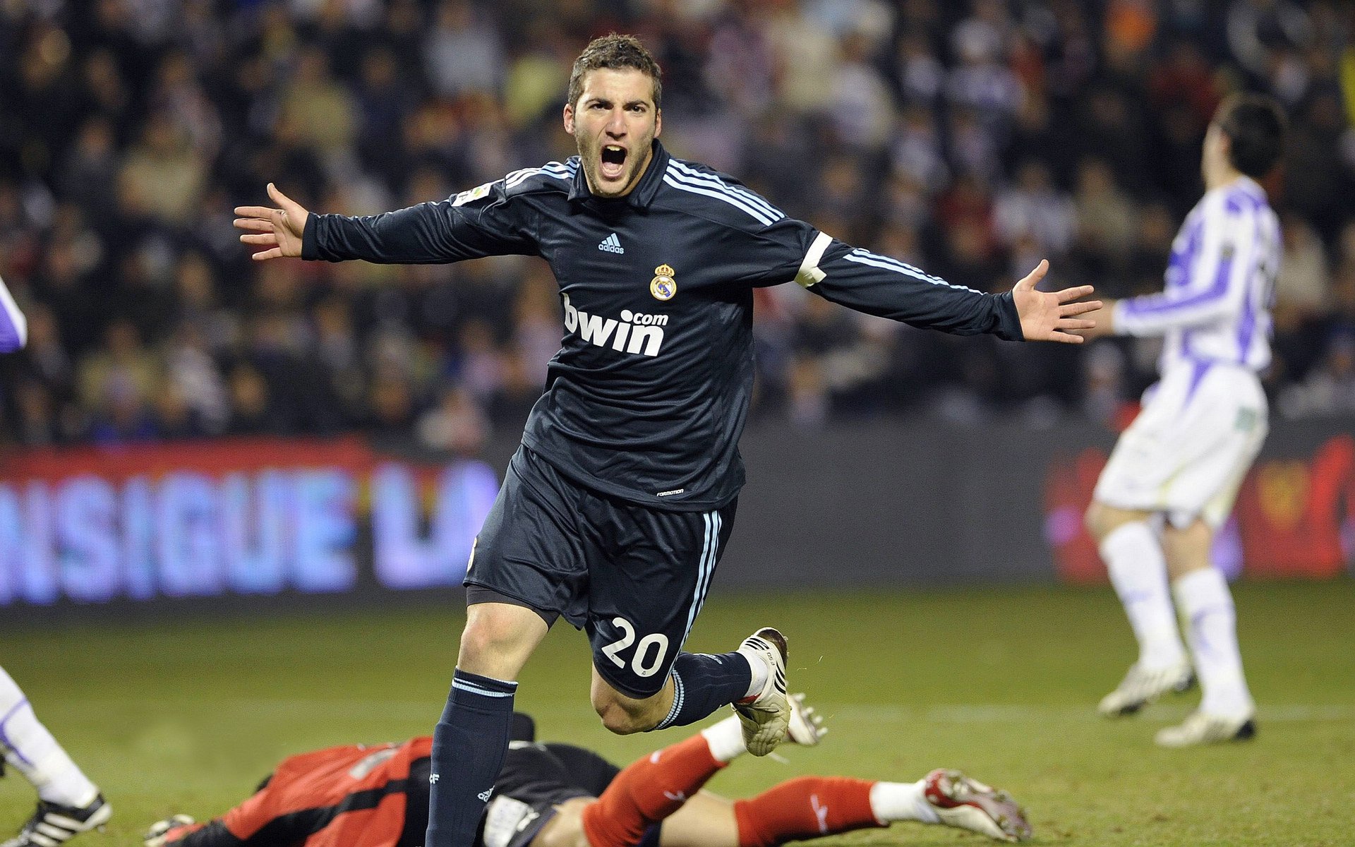 布伦森独舞撕裂防线，猛龙式防守全面压制广厦生机