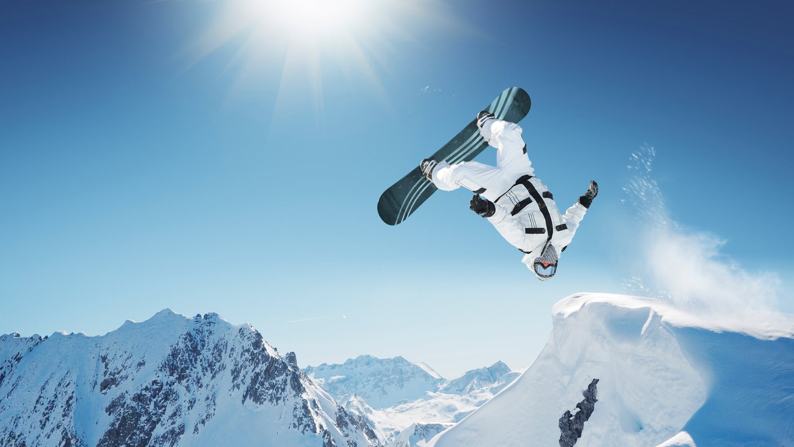 开云体育平台APP-孤胆英雄与银色奇迹，汉密尔顿如何扛起阿斯顿马丁，完成对威廉姆斯的史诗翻盘