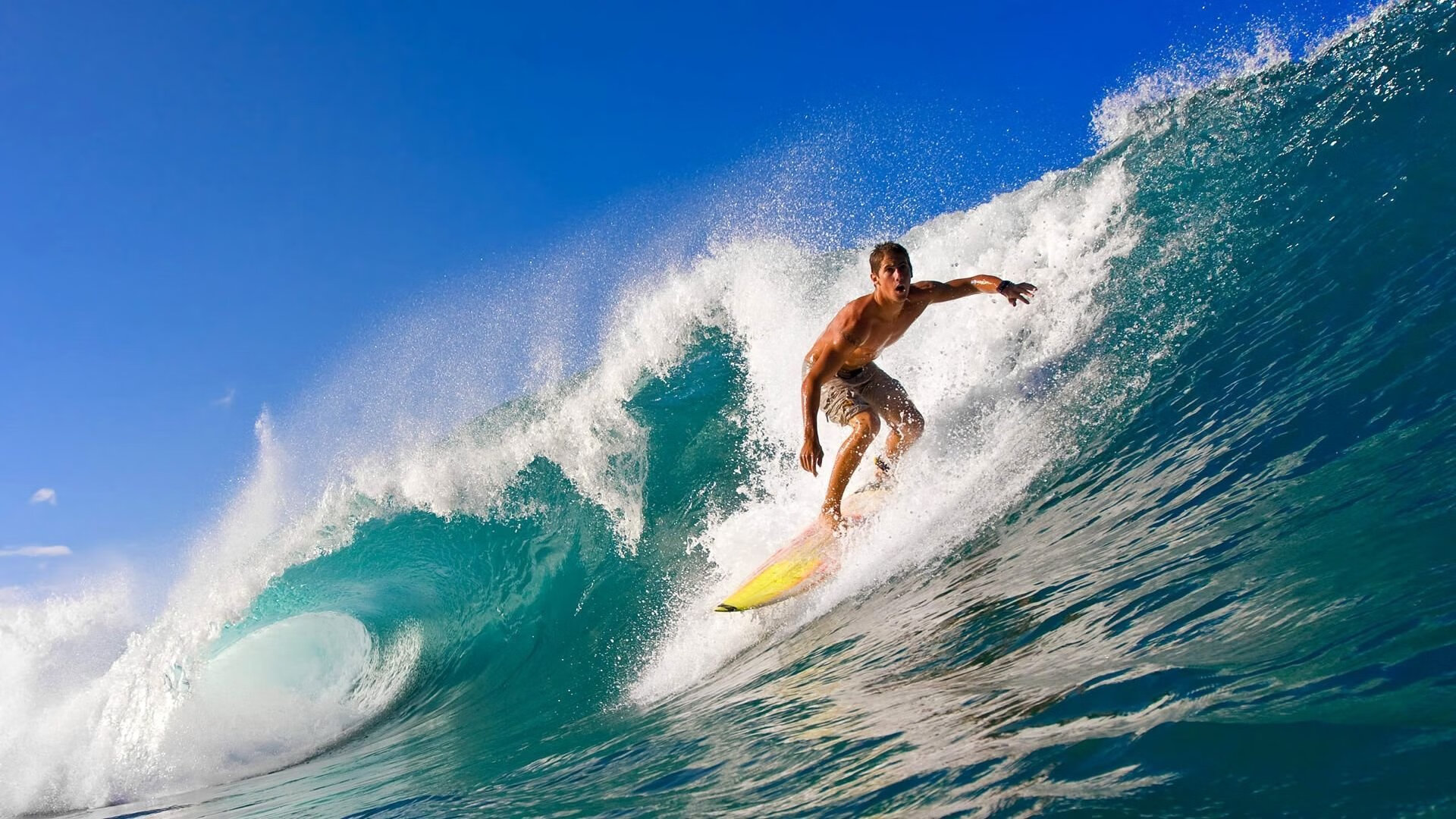 冰火对决，上海险胜天津之夜，拉文三分雨刷新纪录诠释篮球之美